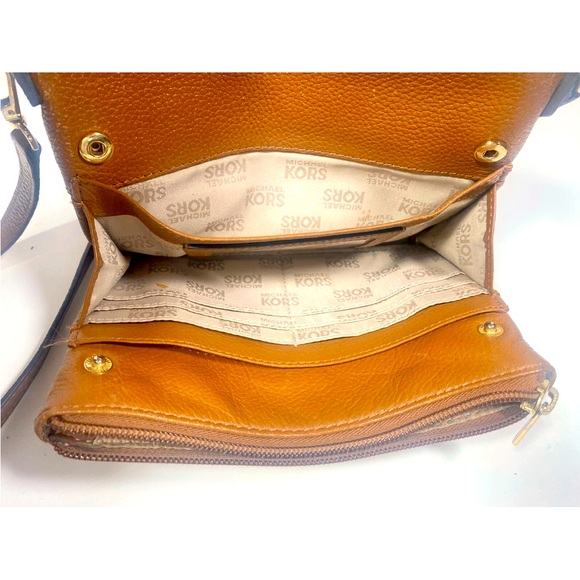 Michael Kors Tan Crossbody Bag with Signature Style - Picture 4 of 8